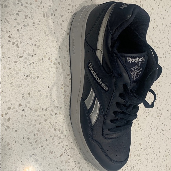 Reebok Men's BB4000II Sneakers NWOT - Picture 2 of 3